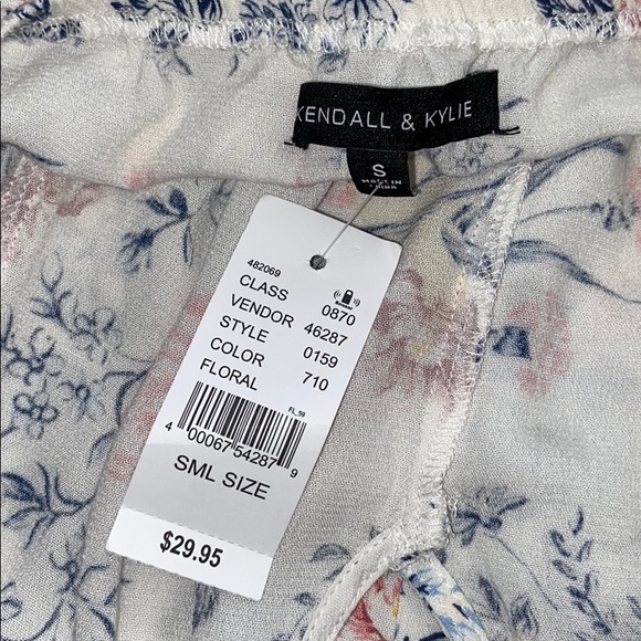 Kendall & Kylie Flowered Romper - Picture 4 of 4